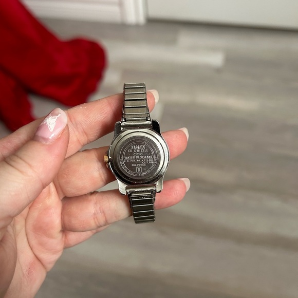 4/$100 Timex men wristwatch analog vintage 7 inches 💙 - Picture 3 of 4